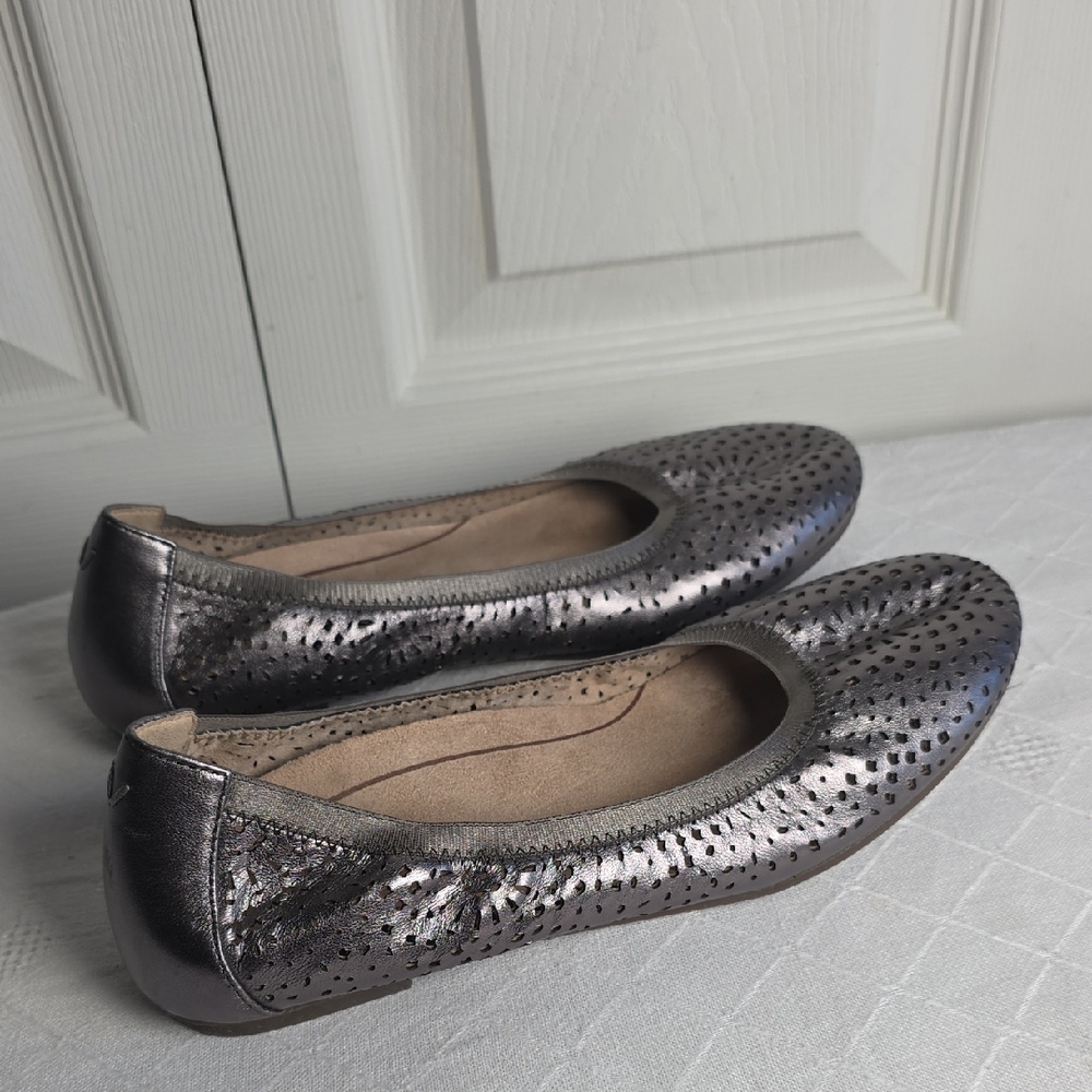 Vionic Women's Robyn Pewter Color Perforated Ballet Flats Size 8